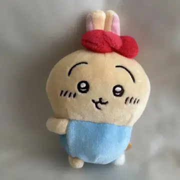 치이카와 (먼작귀) x 산리오 캐릭터즈 토끼 헬로키티 들고 있는 마스코트