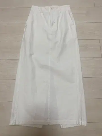 화이트 롱 스커트 프론트 버튼