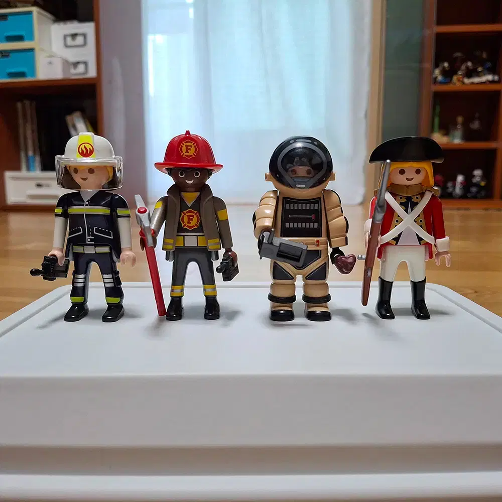 PLAYMOBIL | 플레이모빌 I am selling four sets of Playmobil: Firefighter, Bomb  Disposal Squad, and British Soldier. #플레이모빌,#플레이모빌군인,#플모,#소방관,#군인 on  Bunjang Global Site.