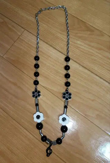살루테 목걸이