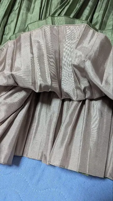 플리츠 스커트 올리브 그린 베이지