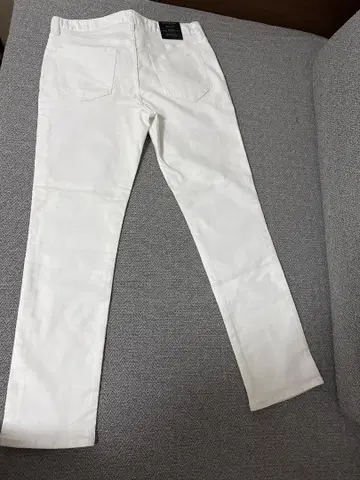 화이트 슬림핏 데님