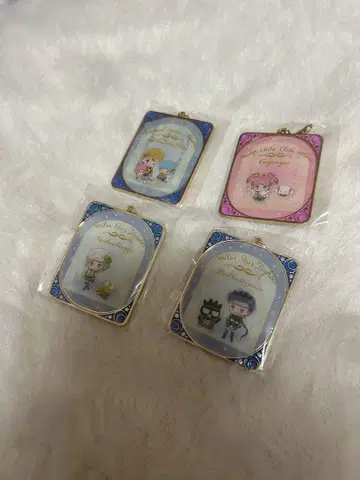 세일러문 산리오 키링 캡슐 토이 4세트