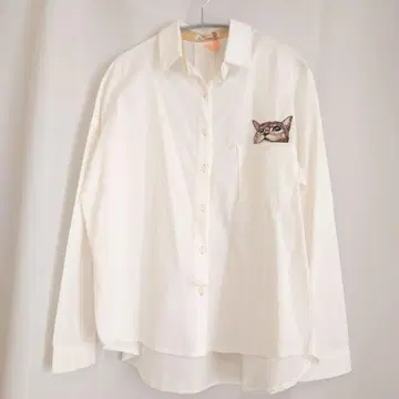 Three Four Time 화이트 셔츠 고양이 무늬 자수