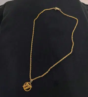 D.TT.K EMBLEM LOGO NECKLACE 목걸이