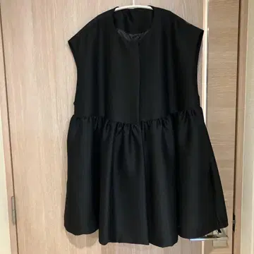 BEARDSLEY 비어즐리 개더 베스트 블랙