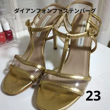 다이앤 폰 파스텐버그 골드 스트랩 샌들 23