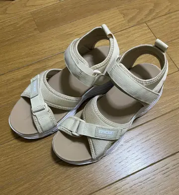 [미사용 새상품] moz 모즈 스웨덴 로곤 샌들 M 사이즈 베이지