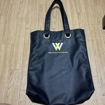 WEST. LIVE TOUR AWARD 토트백