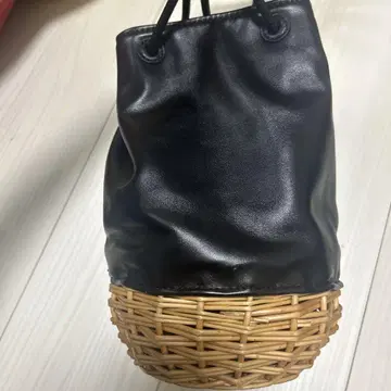 합성 피혁 바스켓 숄더백