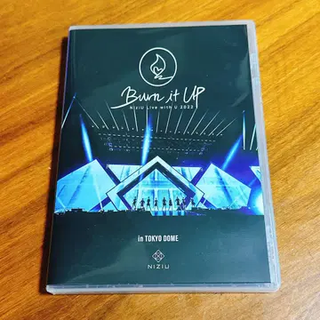 NiziU/NiziU Live with U 2022''Burn it UP