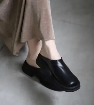 새상품 L 사이즈 셀렉 모카 인조 가죽 슬라이드 슈즈 사보