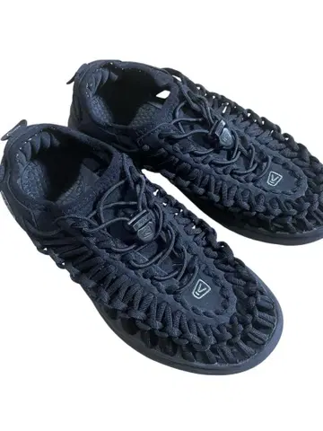 KEEN UNEEK 23.5