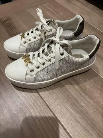 마이클코어스 스니커즈 23.5cm