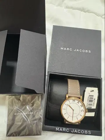 [가격 인하] MARC JACOBS CLASSIC / 탄 스트랩 워치