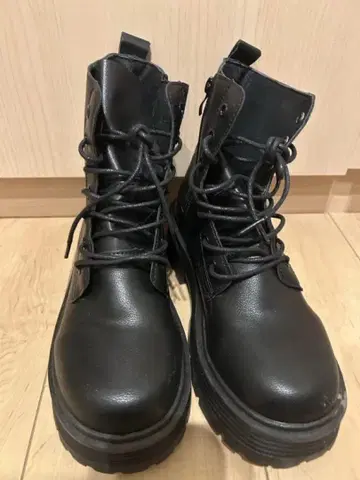 검은색 밀리터리 부츠 사이드 지퍼 부착