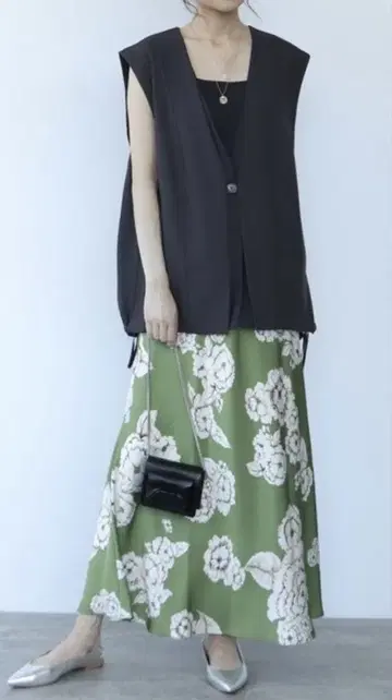 CHIGNON 시어 레이어 베스트 BLACK