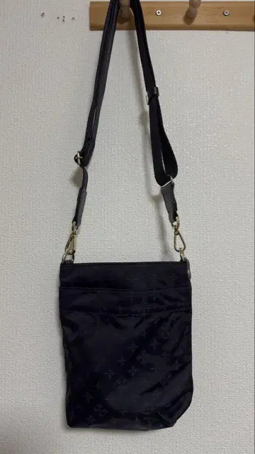 russet 나일론 숄더백