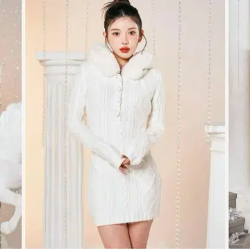 Darich 후드 퍼 케이블 니트 미니 원피스 화이트