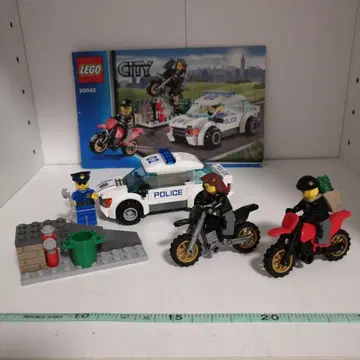 레고 시티 LEGO 60042 부품 전부 있음 폴리스카와 도둑 바이크