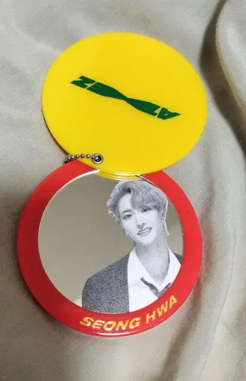 ATEEZ 성화 슬라이드 거울 키링 팝업