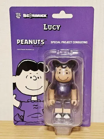 베어브릭 100% PEANUTS LUCY