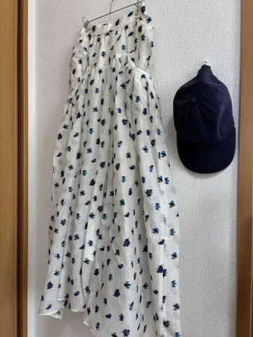 플레어 스커트 화이트 꽃무늬 세실리 스타일