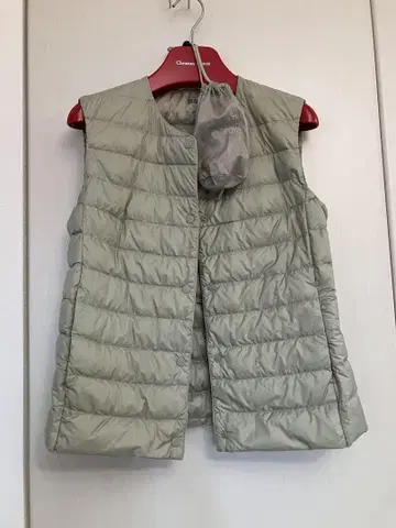 미사용 UNIQLO 파우치 포함 다운 베스트 이너 라이트 올리브색 M