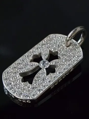 컷 아웃 크로스 스몰 도그 택 파베 컷 크로스