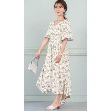 바닐레 배리에이션 패턴 플레어 슬리브 원피스 아이보리