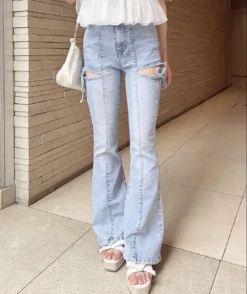 INGNI 사이드 리본 컷 아웃 플레어 데님 팬츠 M