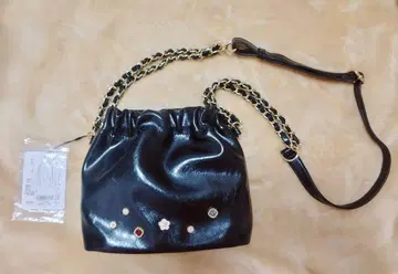 MARY QUANT 비쥬 장식 블랙 드로우 스트링 숄더백