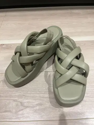 크로스 스트랩 샌들 카키