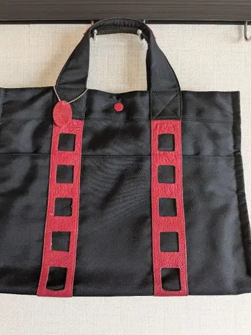 블랙 & 빨간색 토트백