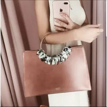 핑크 핸드백 프릴 장식