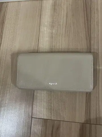 아녜스 b. 장지갑