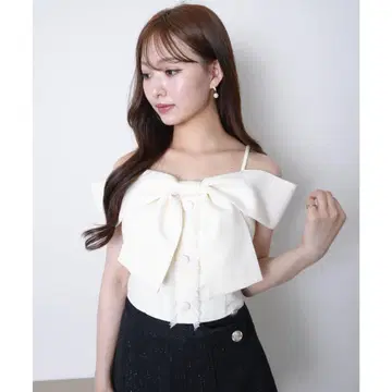 LIP SERVICE 트위드 리본 오프숄더 상의