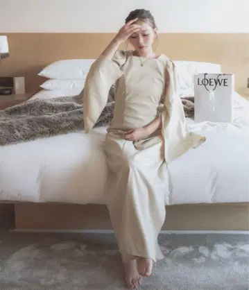 슬릿 퍼프 슬리브 원피스