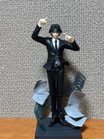 수트 차림의 캐릭터 피규어 약 20cm