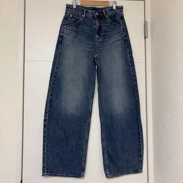 유니클로 배기 커브 청바지 25