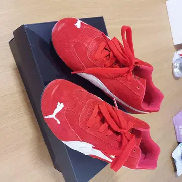 PUMA 스니커즈