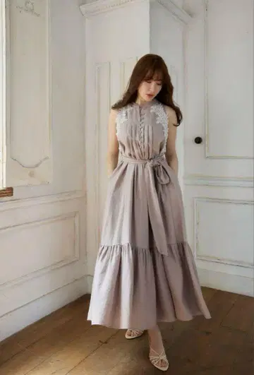 [새상품] Herlipto Notting Hill Belted Dress