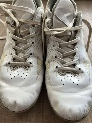 화이트 스파이크 슈즈 24.5cm
