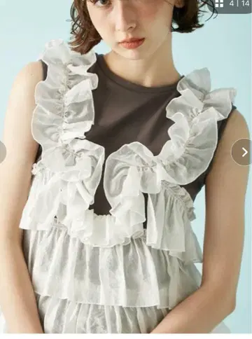 LILY BROWN 프릴 도킹 2way 상의