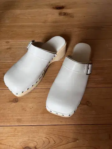 MOUSSY 사보 샌들 스터드