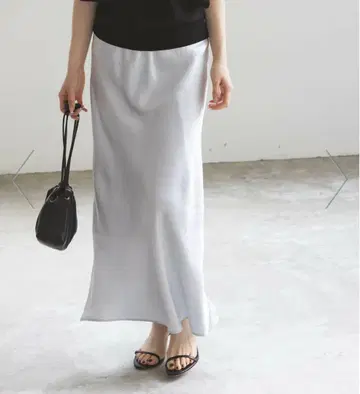 noble 내로우 A라인 새틴 스커트