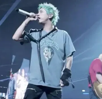 ONEOKROCK Taka 착용 T셔츠 LL