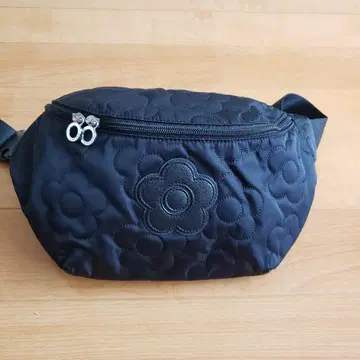 MARY QUANT 바디백