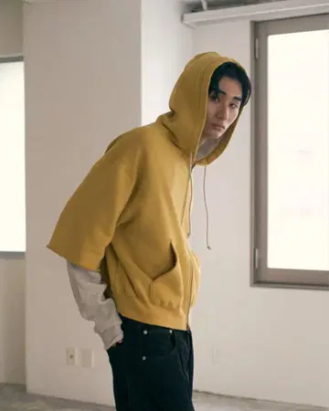 Name. RAYERED SLEEVE ZIP HOODIE 머스타드 2