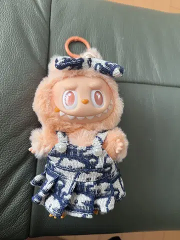 LABUBU 라부부 17cm 펄 버튼 스커트 리본 2점 세트